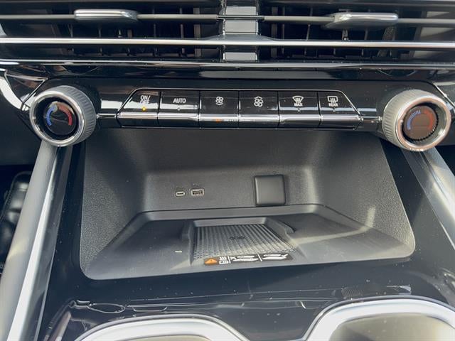 2027 Chevrolet Traverse Z71 - Photo 30