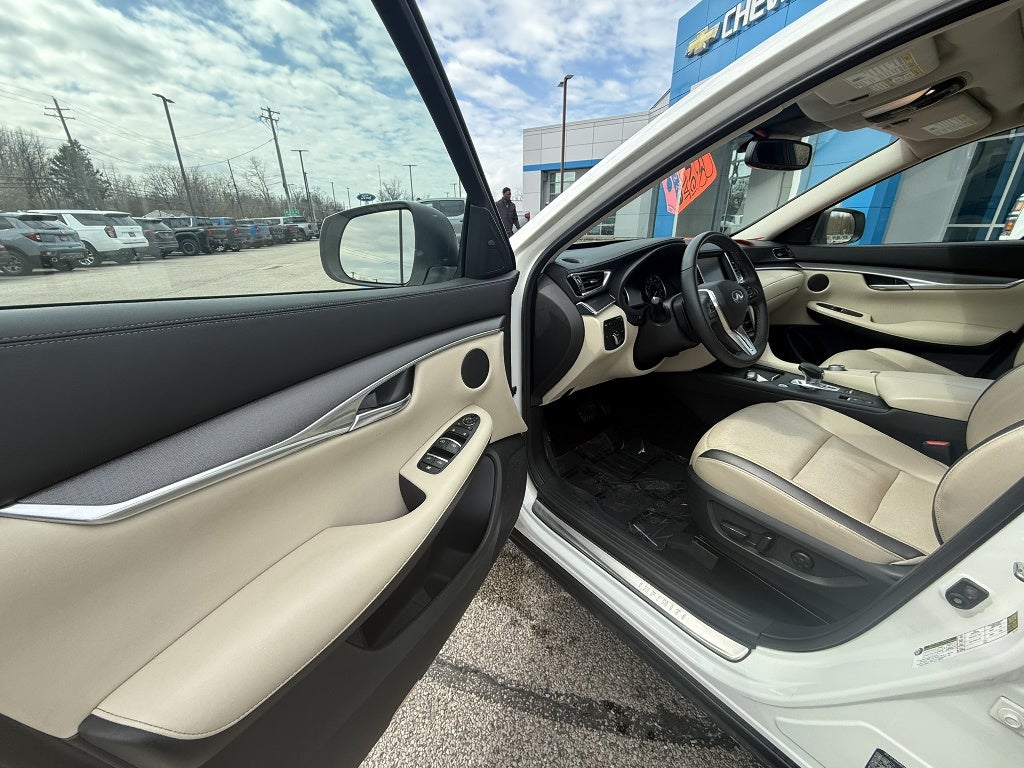 2022 INFINITI QX50 LUXE AWD